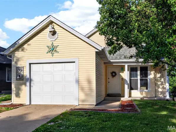 1106 Wild Plum Dr, Saint Charles, MO 63303