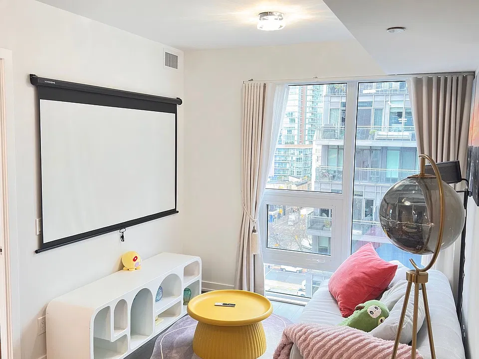 100 Queen St E #1106
