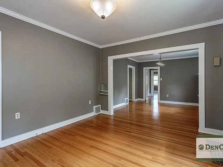 1402 S York St — Photo 5