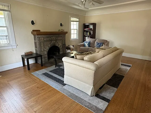 4 bed, 3424 sqft, $1,630 — Photo 2