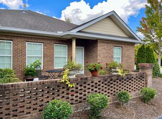 38 Valley Way Cir SE, Huntsville, AL 35802