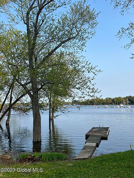 4th image of 253 Lakeside Drive