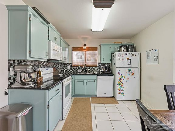 5th image of 446 Sandy Ridge Cir