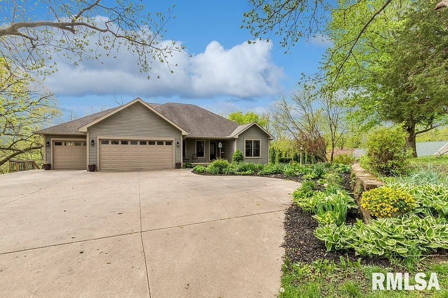 515 Scenic Dr, Clinton, IA 52732 Zillow