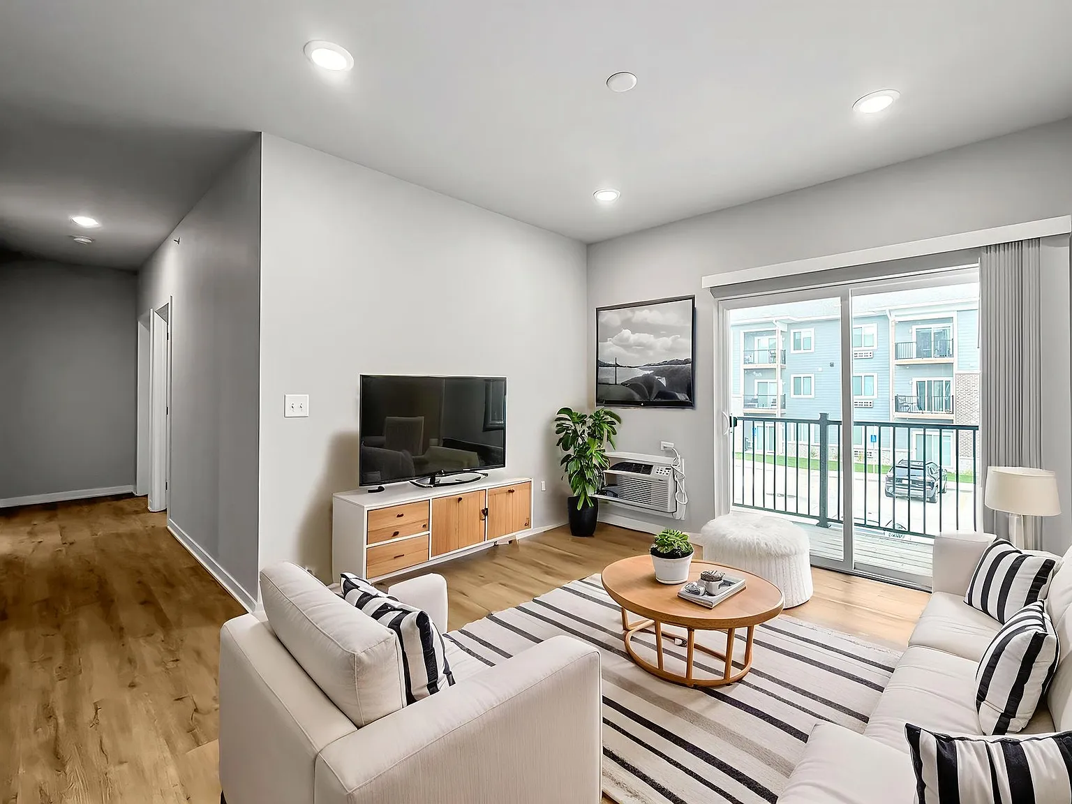 Parkside Luxury Apartments — Photo 4