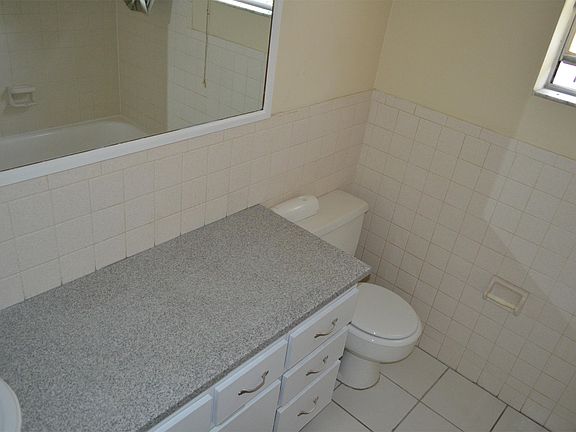 4th image of 7045 30th Ave N APT 5