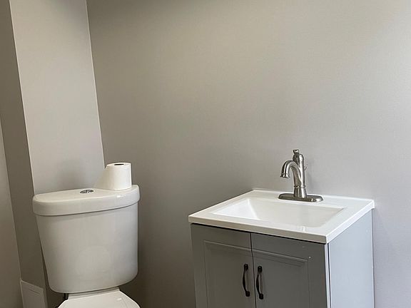 4th image of 8422 S Buffalo Ave #1R
