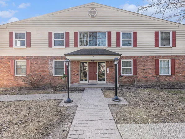 793 W Maple Rd, Clawson, MI 48017