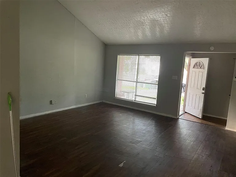 1026 W Brompton Dr — Photo 9