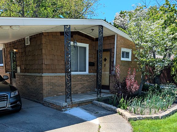 2nd image of 22424 Avalon St