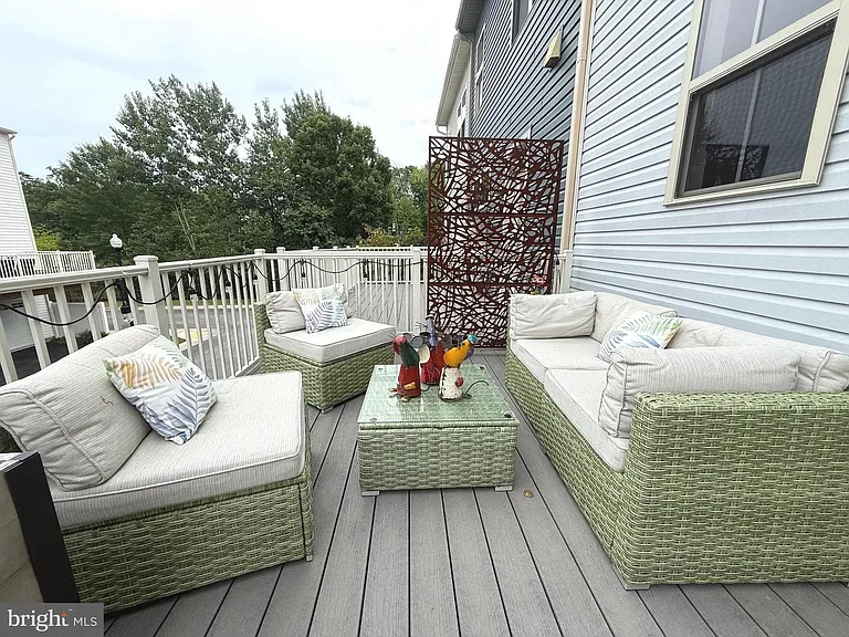 104 Vanguard Ln — Photo 10