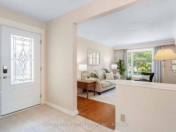 5th image of 3518 The Credit Woodlands
