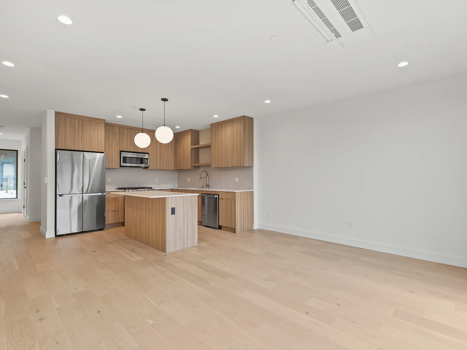 614 5th Ave S — Photo 3