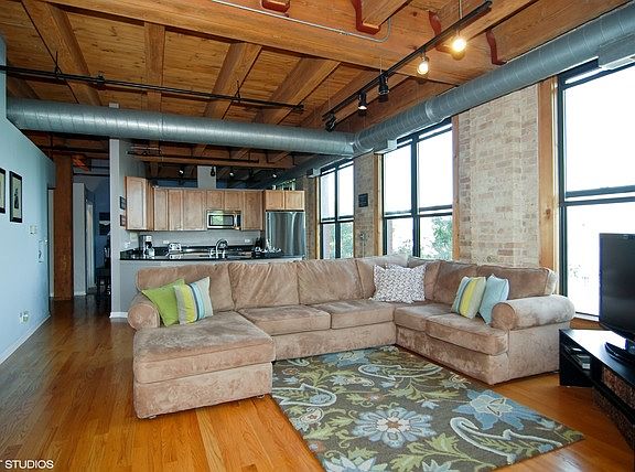 3rd image of 2511 W Moffat St APT 302-K