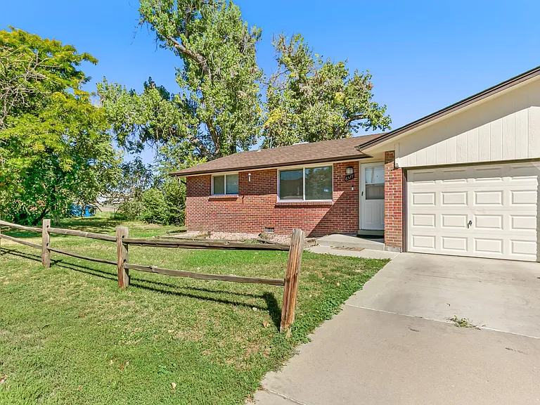 6577 W Cedar Ave — Photo 2
