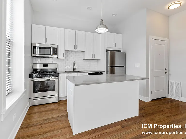 344 W Dickens Ave #1 — Photo 3