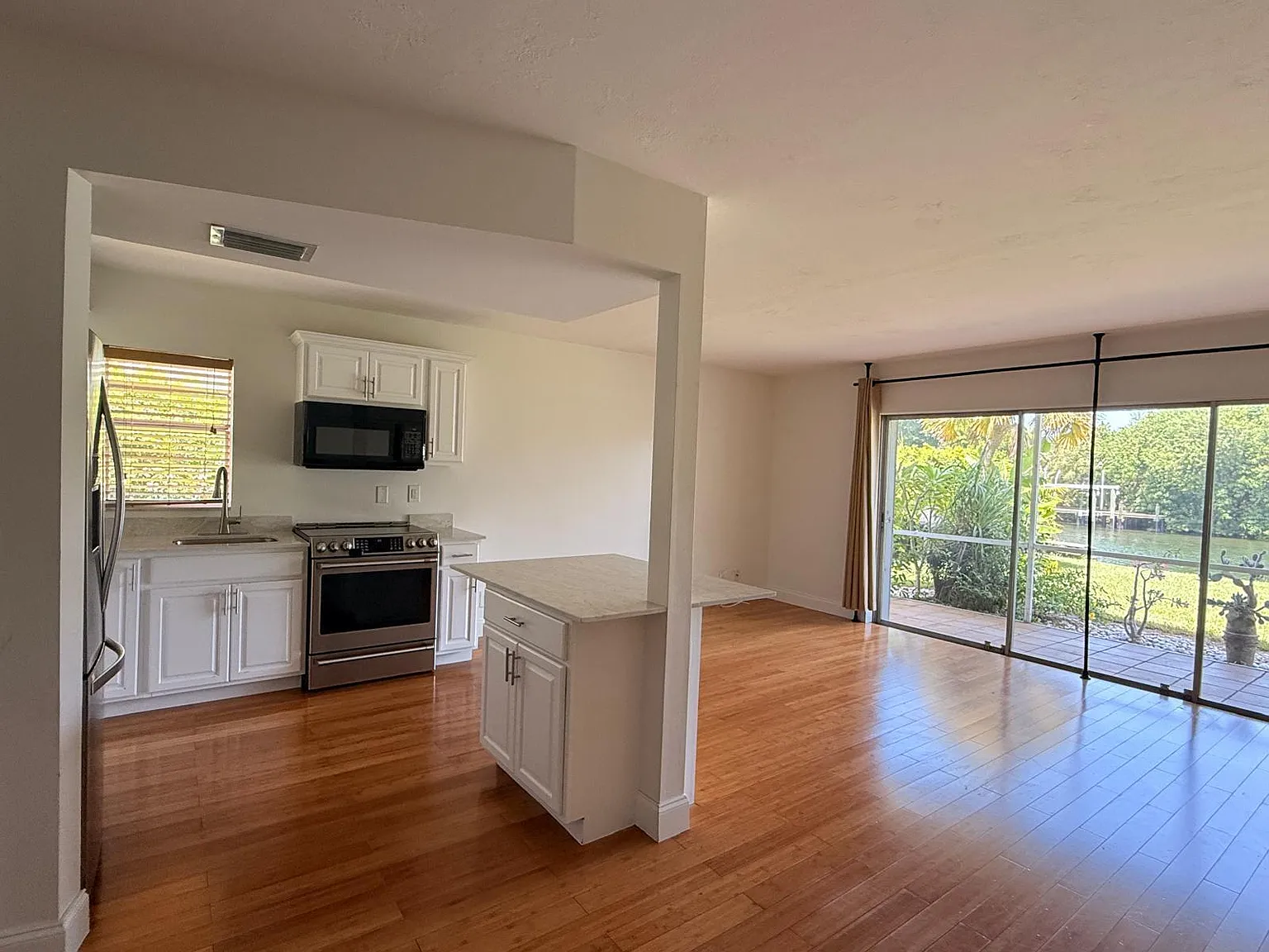 1 bed, 1.0 bath, 722 sqft, $1,850 — Photo 1
