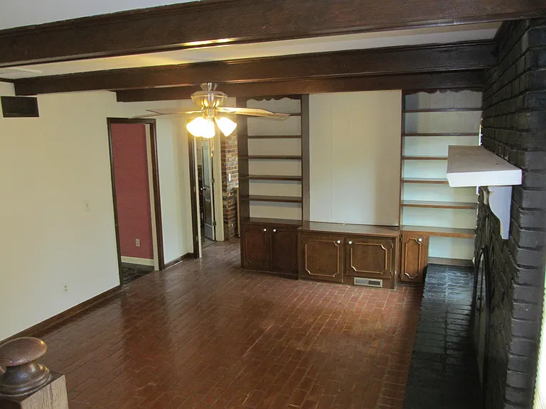 3111 Estes St — Photo 9
