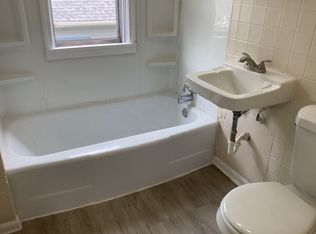 5550 N 35th St #A, Milwaukee, WI 53209