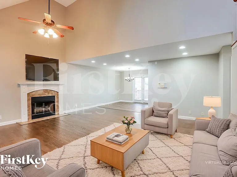 850 Samantha Ln — Photo 4