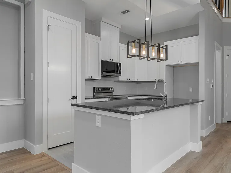 2818 Chicago St — Photo 7