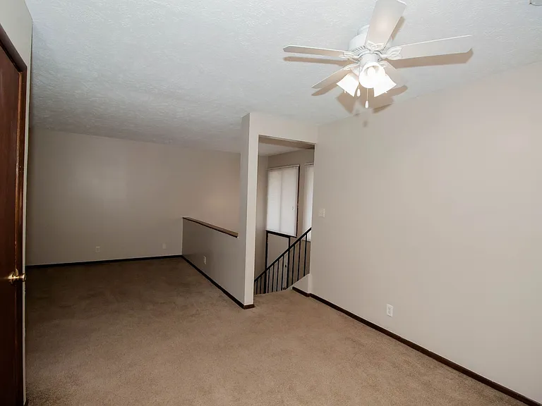 105 N Orr Dr — Photo 3