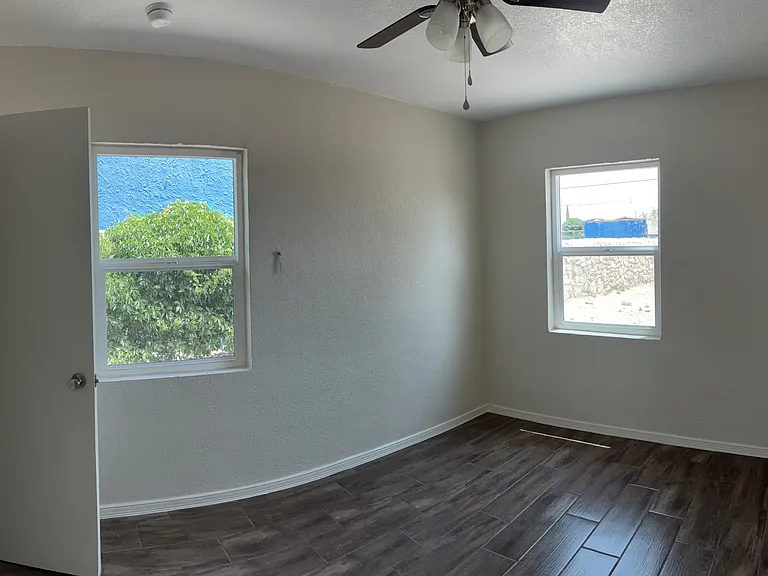 608 Barcelona Dr — Photo 13