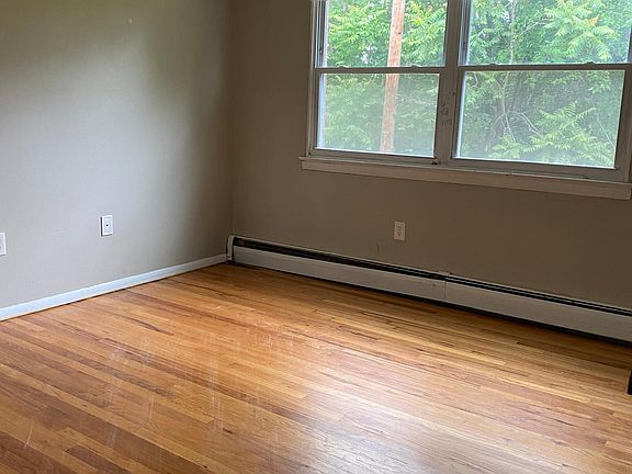 5th image of 44 Silver Ln #5