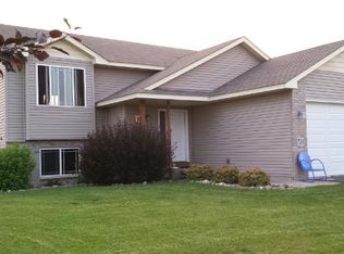 719 Horseshoe Ln, Braham, MN 55006
