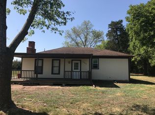 5423 SW 45th St, Topeka, KS 66610