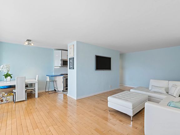 3rd image of 2915 W 5th St APT 13C