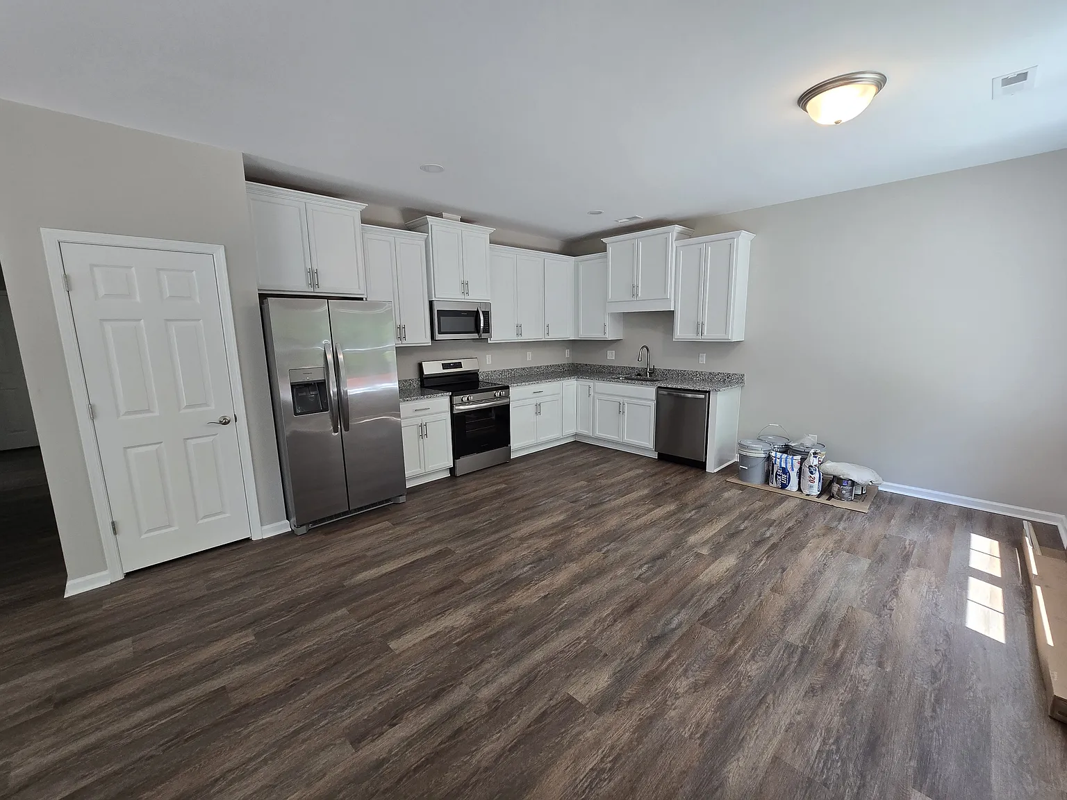 3 bed, 1300 sqft, $2,150 — Photo 4