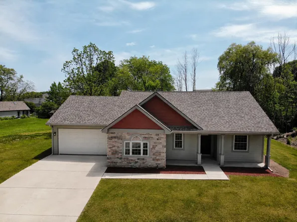 1255 Westwood Dr, Grafton, WI 53024