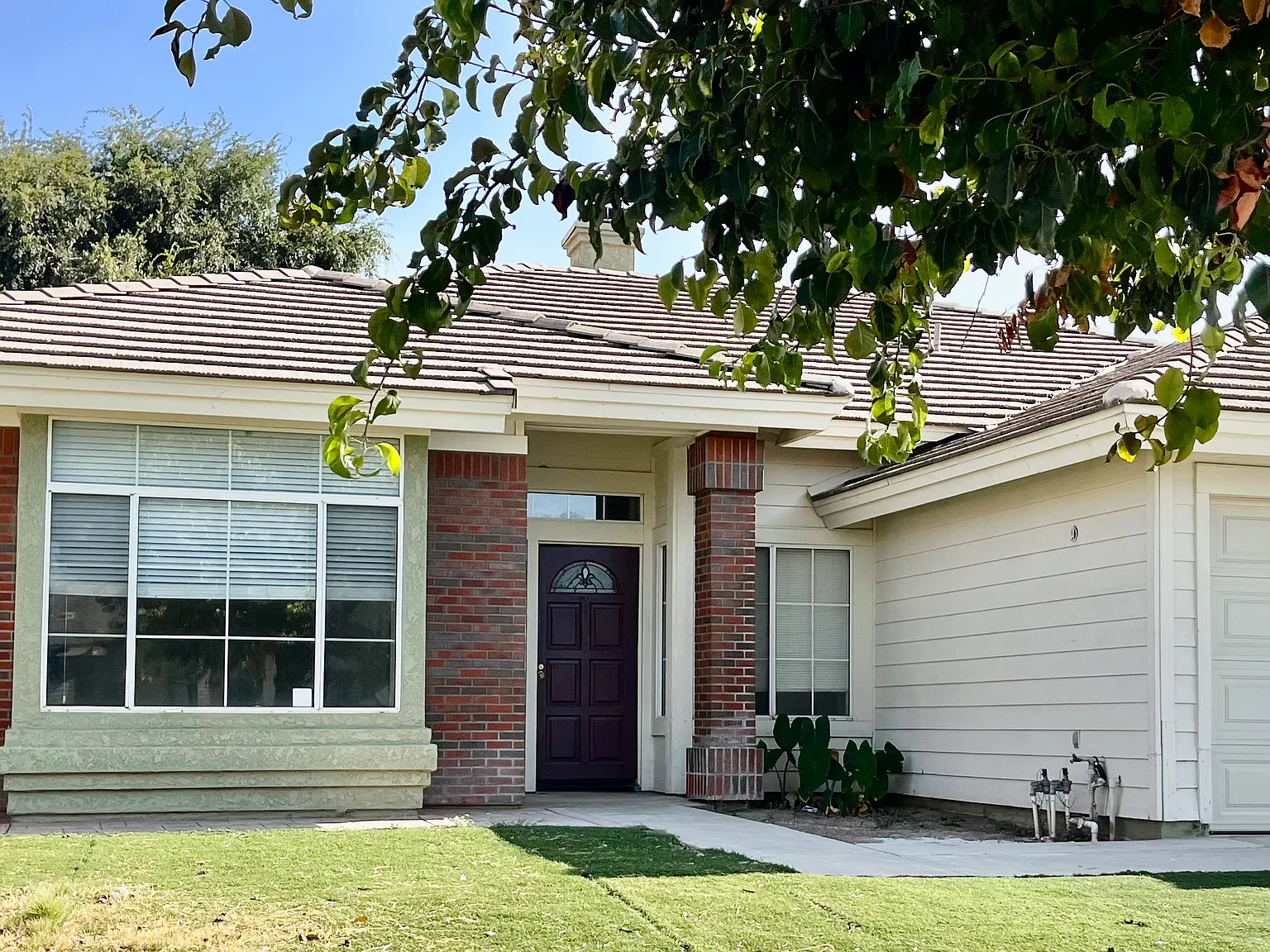 4 bed, 2165 sqft, $3,300 — Photo 1