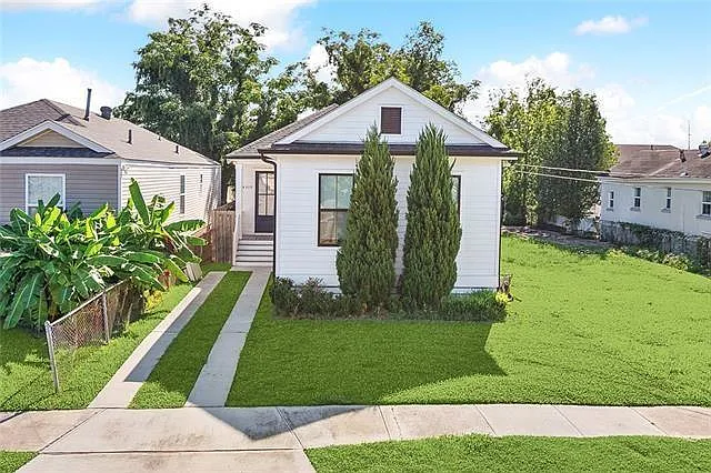 4519 New Orleans St — Photo 2