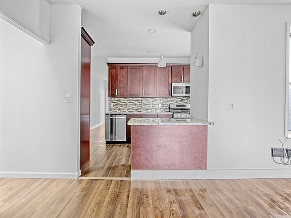 3rd image of 327 Midwood St #2