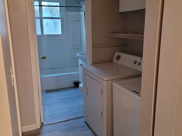 209 W Green St #1 — Photo 5
