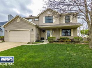 1408 Royal Pointe Dr, Bloomington, IL