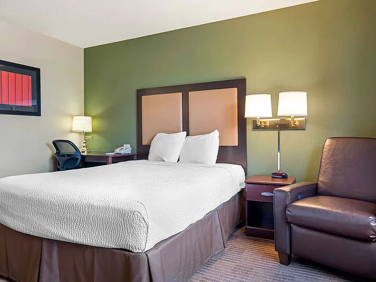 Studio Suite - 1 Queen Bed