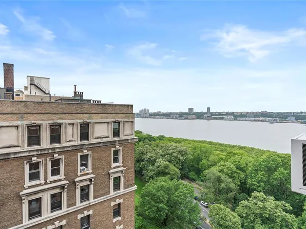 310 Riverside Drive 1509 image 3 of 23