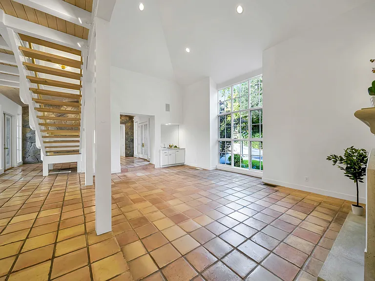 1041 Las Amigas Rd — Photo 12