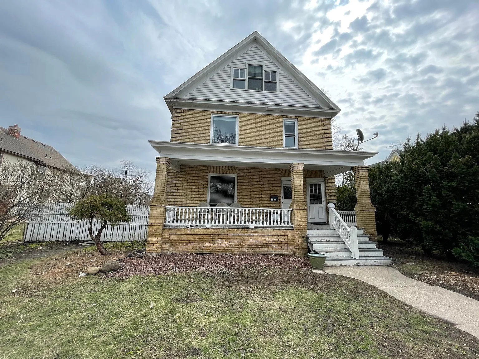 617 Erie St SE — Photo 1