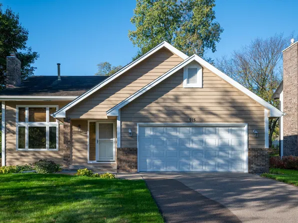 915 Park Knoll Dr, Eagan, MN 55123