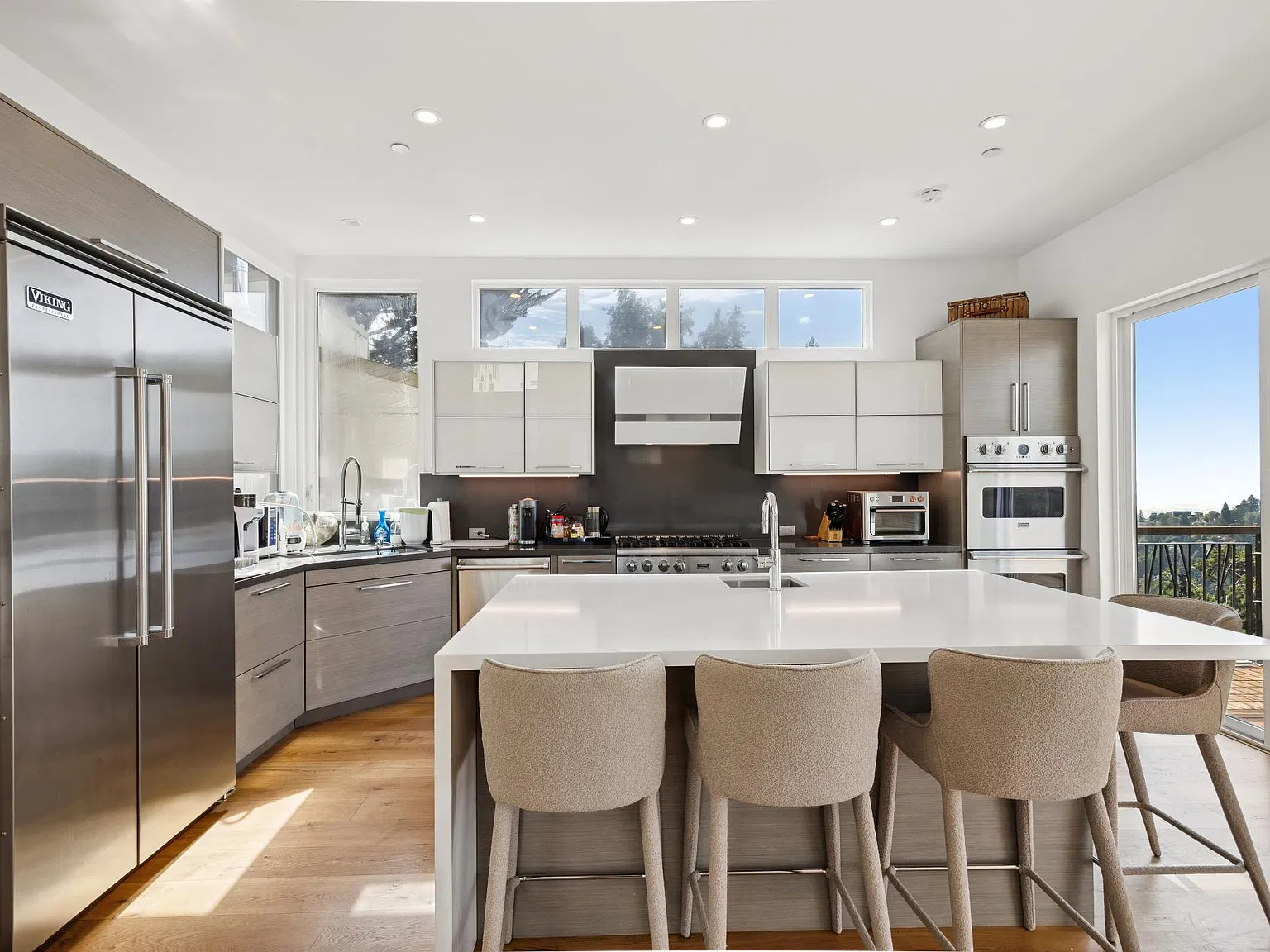 5 bed, 3425 sqft, $12,000 — Photo 4
