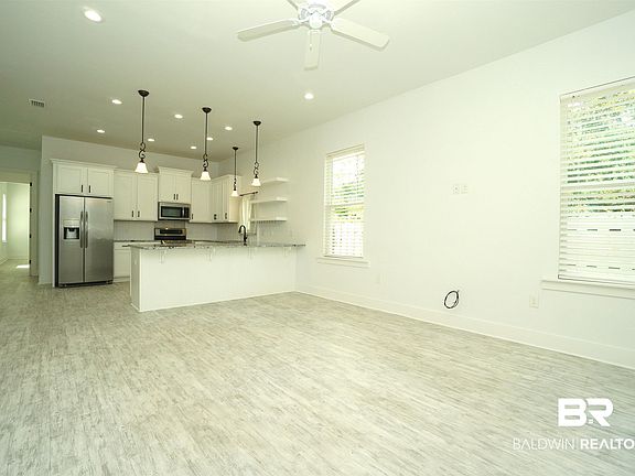 4th image of 912 E 24th Ave