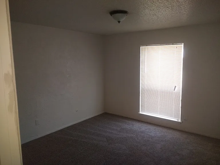 1026 Pleasant Valley Ln — Photo 8