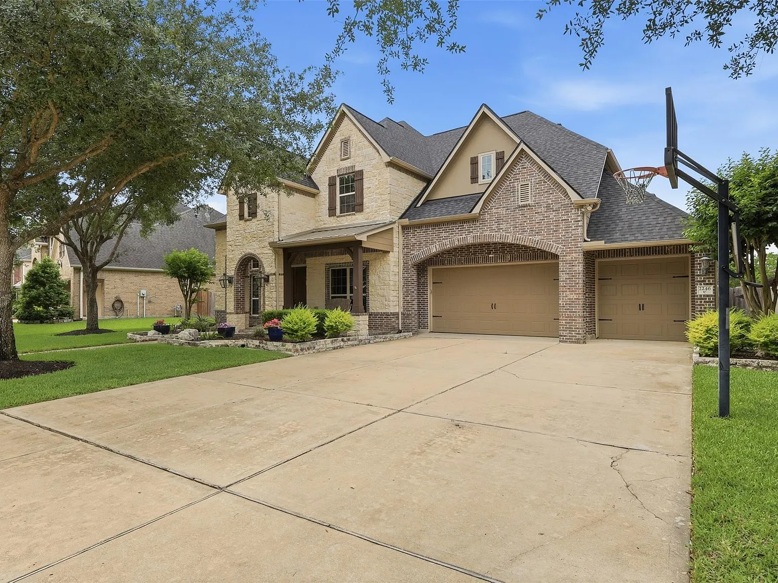 4 bed, 3.5 bath, 4595 sqft, $6,250 — Photo 3