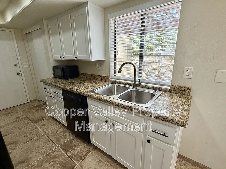 8601 S 48th St #3 — Photo 8