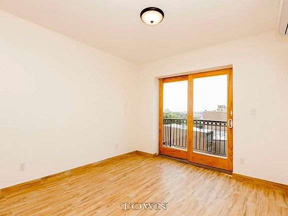 4th image of 3712 31st Ave
