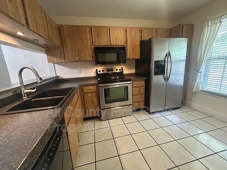 313 Bay Pl — Photo 3